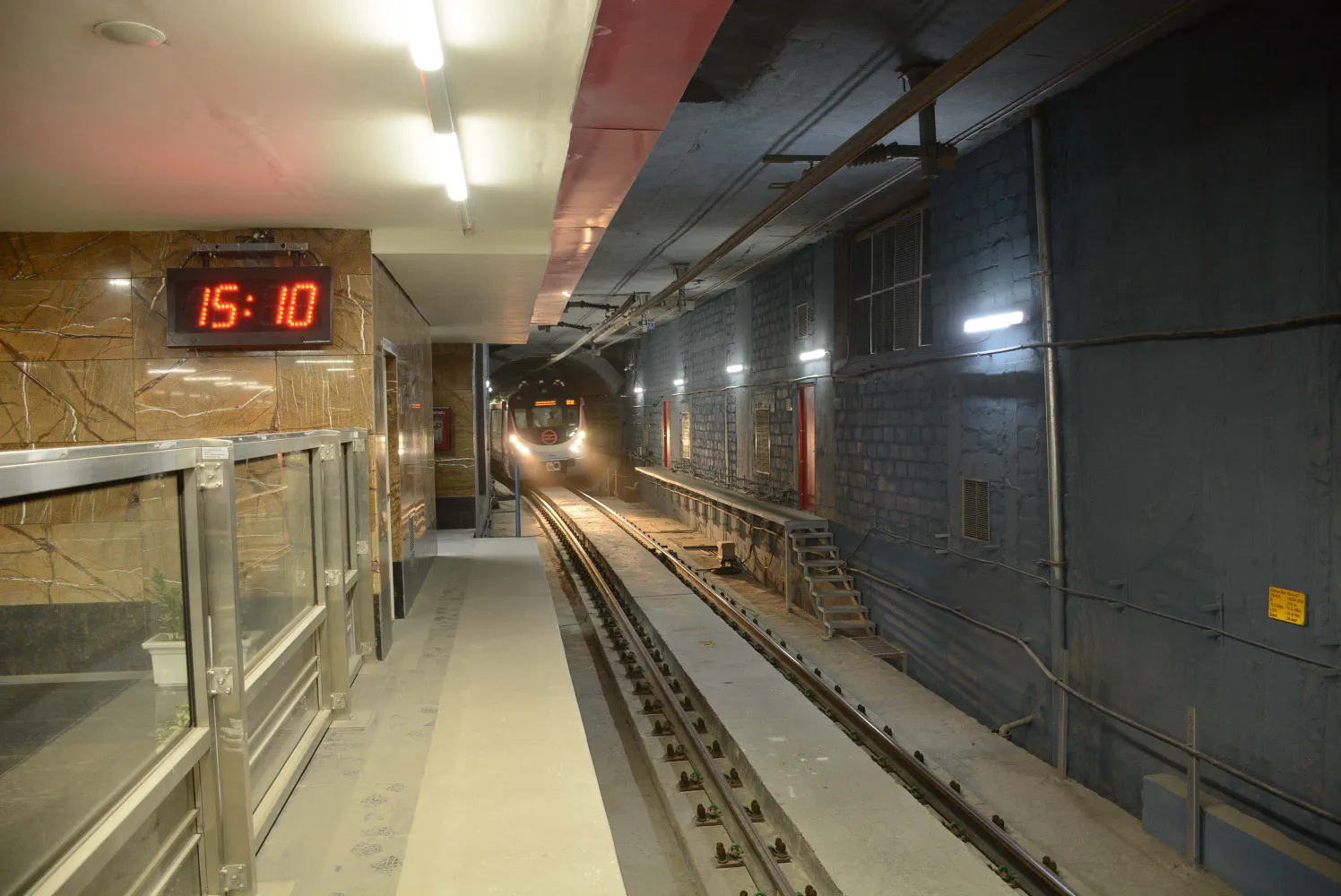 DMRC Delhi Metro CC20 6